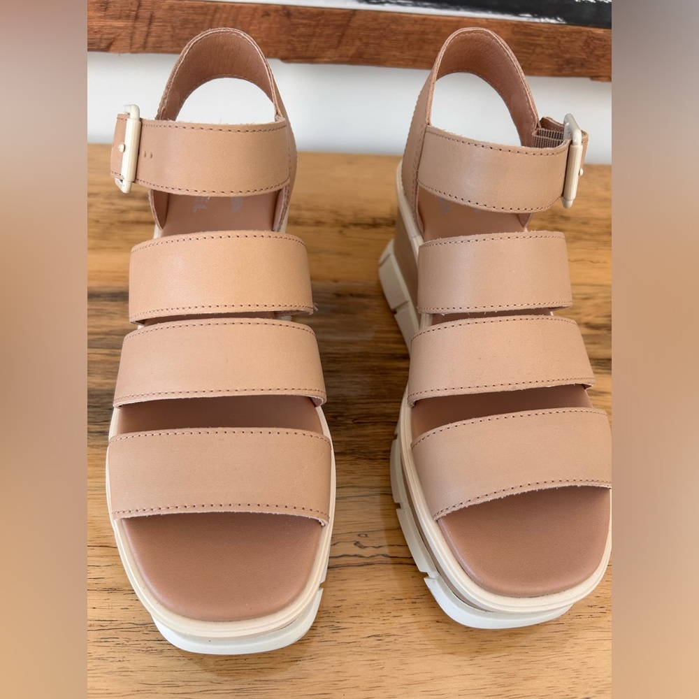 Sorel Joanie III Ankle Strap Sandals 6.5 in Excellent Condition!